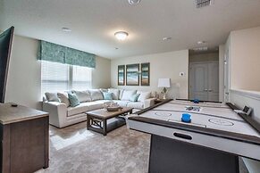 Brand New Family Getaway W/pool & Spa -7049sr 5 Bedroom Home by RedAwn