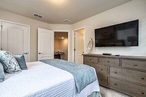 Brand New Family Getaway W/pool & Spa -7049sr 5 Bedroom Home by RedAwn