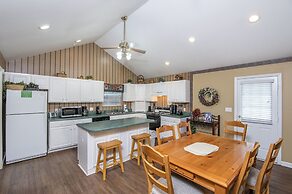 Our Tennessee Mountain Home - Great Location! Close To All The Action!