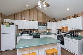 Our Tennessee Mountain Home - Great Location! Close To All The Action!