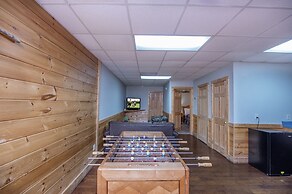 Er298- Renewed Spirit Great Location- Close To Town 7 Bedroom Cabin by