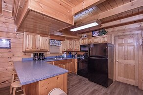 Er298- Renewed Spirit Great Location- Close To Town 7 Bedroom Cabin by