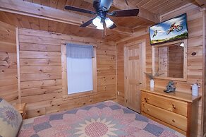 Er298- Renewed Spirit Great Location- Close To Town 7 Bedroom Cabin by