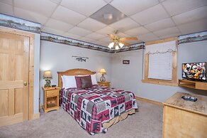 Er298- Renewed Spirit Great Location- Close To Town 7 Bedroom Cabin by