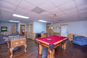 Er298- Renewed Spirit Great Location- Close To Town 7 Bedroom Cabin by