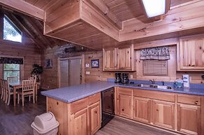 Er298- Renewed Spirit Great Location- Close To Town 7 Bedroom Cabin by