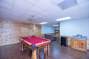 Er298- Renewed Spirit Great Location- Close To Town 7 Bedroom Cabin by