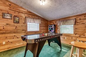 Nature's View - Enjoy Nature At Its Best! 3 Bedroom Cabin by RedAwning