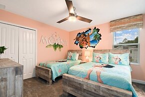 Storey Lake - 9 Bedroom Home with Pool - 1678ST 9 Home by RedAwning