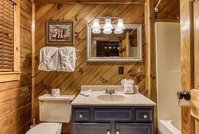 Er47 - Moody Blue - Great Location. Close To All The Action! 3 Bedroom