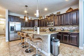 Spacious Family Getaway W/ Resort-3154pp 5 Bedroom Home by RedAwning