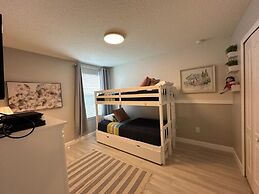 Spacious Family Getaway W/ Resort-3154pp 5 Bedroom Home by RedAwning