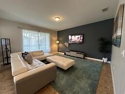 Spacious Family Getaway W/ Resort-3154pp 5 Bedroom Home by RedAwning