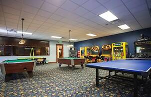 Spacious Family Getaway W/ Resort-3154pp 5 Bedroom Home by RedAwning