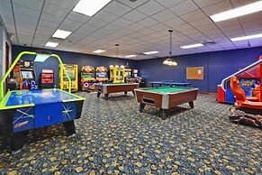 Spacious Family Getaway W/ Resort-3154pp 5 Bedroom Home by RedAwning