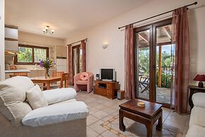 Superior 2-brm Villa, Ideal Locale,300m From Beach