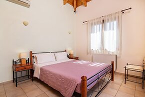 Superior 2-brm Villa, Ideal Locale,300m From Beach