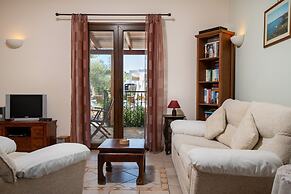 Superior 2-brm Villa, Ideal Locale,300m From Beach