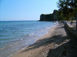 Superior 2-brm Villa, Ideal Locale,300m From Beach