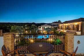 Superior 2-brm Villa, Ideal Locale,300m From Beach