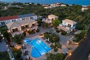 Superior 2-brm Villa, Ideal Locale,300m From Beach