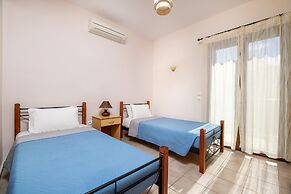 Superior 2-brm Villa, Ideal Locale,300m From Beach