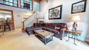 Summit #92 3 Bedroom Condo by RedAwning