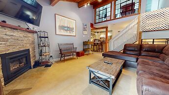 Summit #92 3 Bedroom Condo by RedAwning