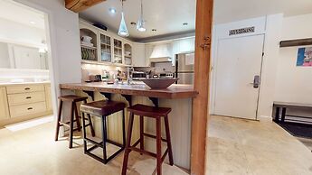 Summit #92 3 Bedroom Condo by RedAwning