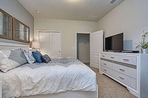 Solterra - 6 Bedrooms House w-pool-7043SR 6 Home by RedAwning