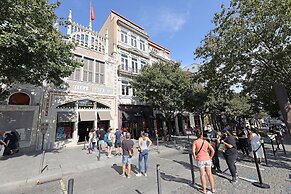 FLH Downtown GuestHouse