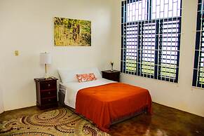 Sunshine Lodge- Your Home Away From Home