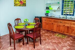 Sunshine Lodge- Your Home Away From Home