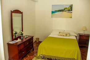 Sunshine Lodge- Your Home Away From Home