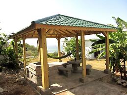 Sunshine Lodge- Your Home Away From Home