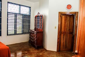 Sunshine Lodge- Your Home Away From Home