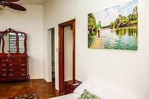 Sunshine Lodge- Your Home Away From Home