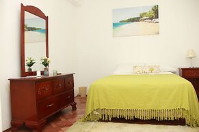 Sunshine Lodge- Your Home Away From Home