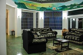 Sunshine Lodge- Your Home Away From Home