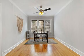 Deluxe 1BR Apt in a Ravenswood