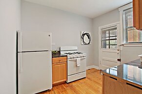 Deluxe 1BR Apt in a Ravenswood