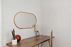 Deluxe 1BR Apt in a Ravenswood