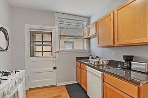 Deluxe 1BR Apt in a Ravenswood