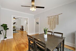 Deluxe 1BR Apt in a Ravenswood