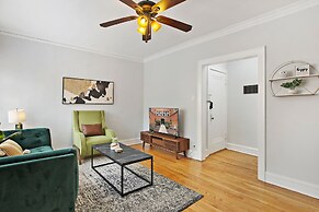 Deluxe 1BR Apt in a Ravenswood
