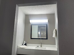 American Inn & Suites