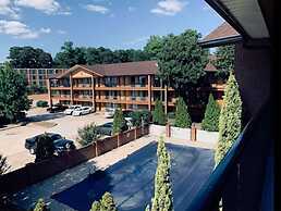 American Inn & Suites