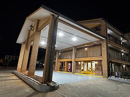 American Inn & Suites