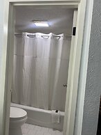 American Inn & Suites