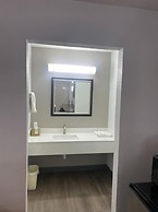 American Inn & Suites